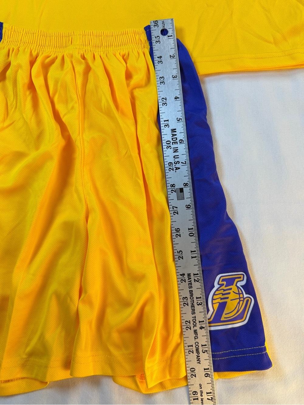 Los Angeles Lakers #23 LeBron James Youth XL Jersey and Shorts Set NWT - Picture 8 of 10